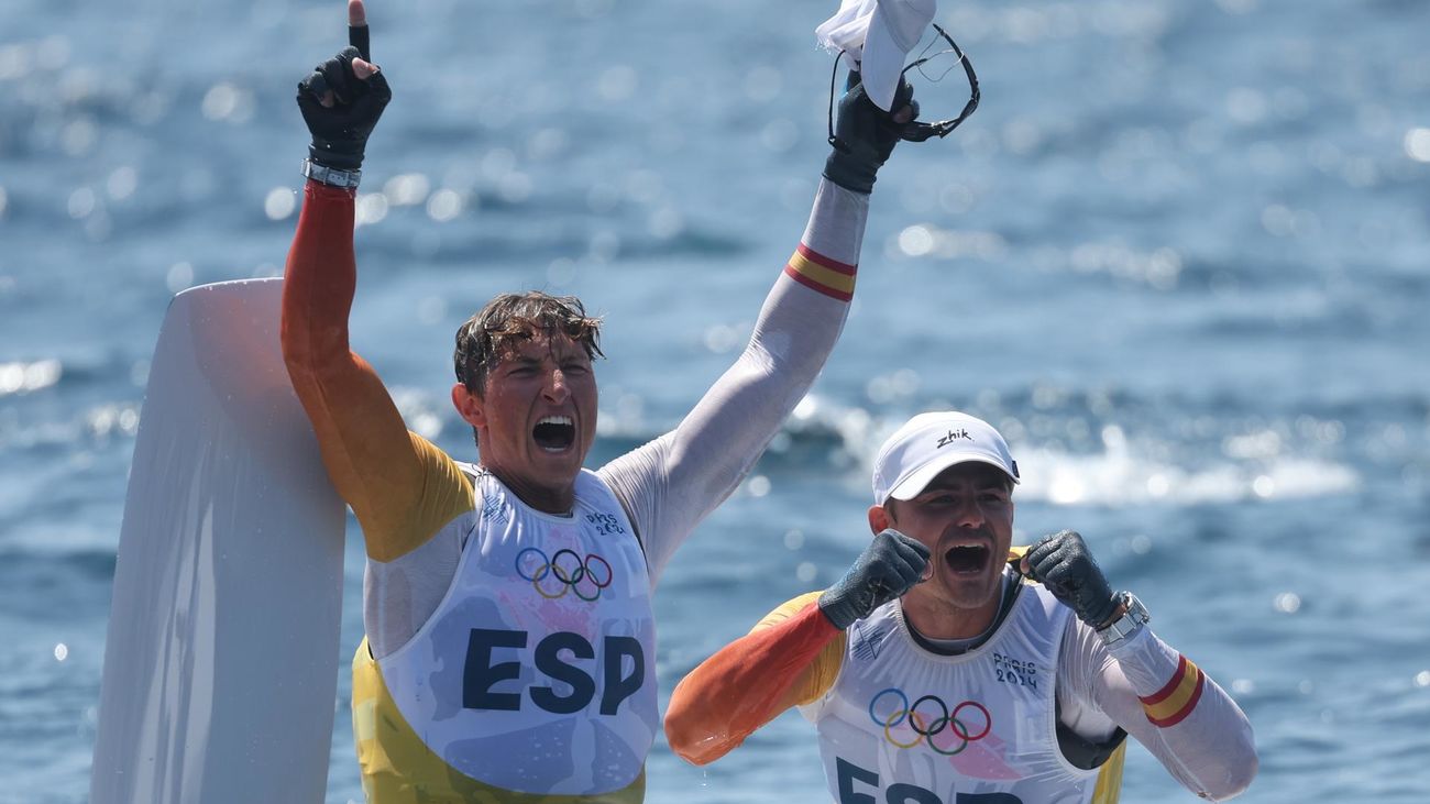 Botín y Trittel celebran el oro en París 2024 en la competición de vela 49er masculino