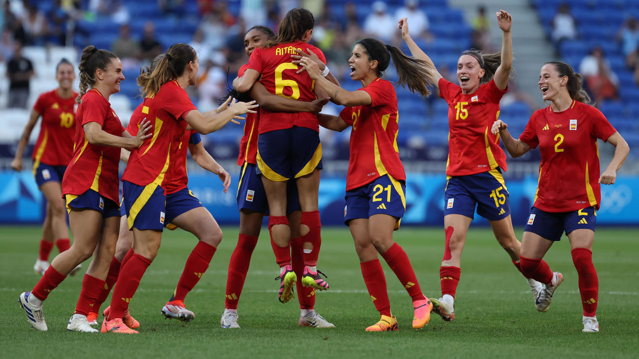 La Selección femenina de fútbol celebra el pase a semifinales de París 2024