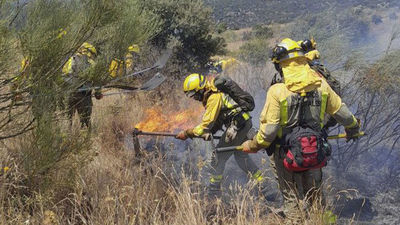 Estabilizado el incendio forestal en El Molar y Pedrezuela que ha confinado a vecinos