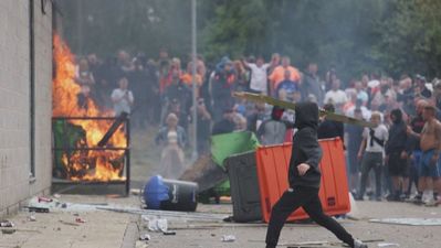 Starmer promete el "peso de la ley" contra los responsables de la violencia en Reino Unido