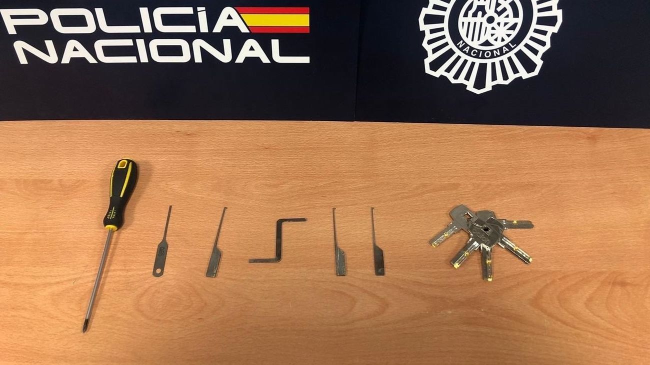 Objetos incautados a los dos ladrones sorprendidos en el barrio de Salamanca