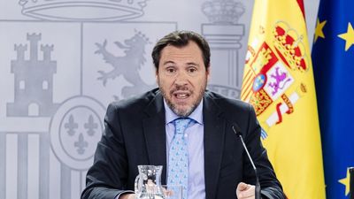 Puente acusa a Talgo de la "infinidad" de los problemas de los últimos meses