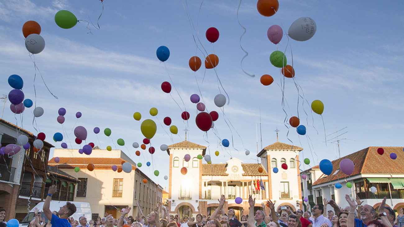 Suelta de globos en las fiestas de Pinto