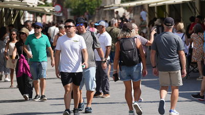 España se queda al borde de los 48,8 millones de habitantes, nuevo máximo histórico