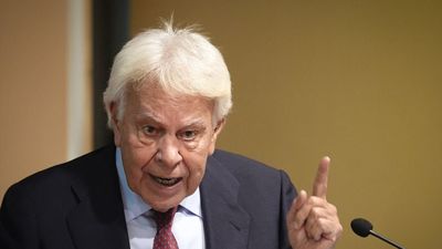 Felipe González cree que los diputados del PSOE no podrán defender el concierto catalán en sus comunidades