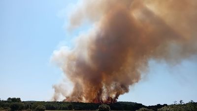 Confinados por un incendio forestal los  vecinos de cuatro localidades en Lérida