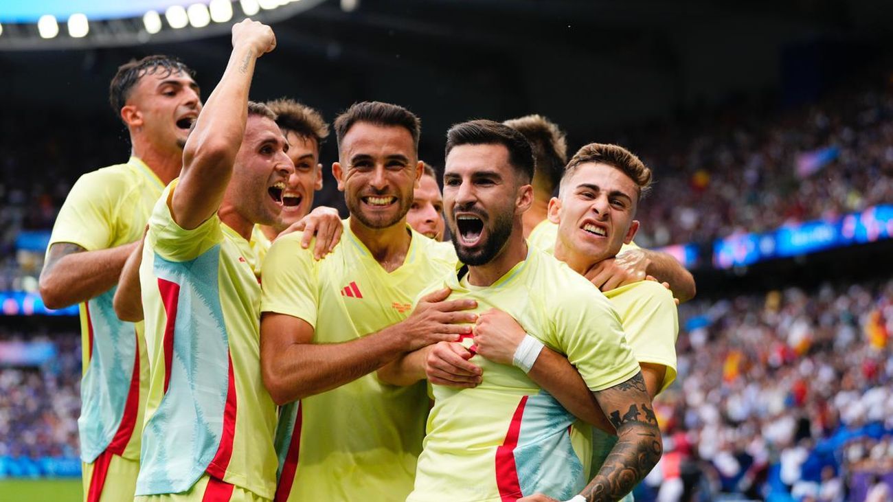 España celebra el gol ante Francia