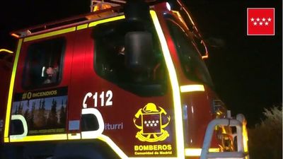 Arde en la AP-6 un autobús de pasajeros, sin ningún herido