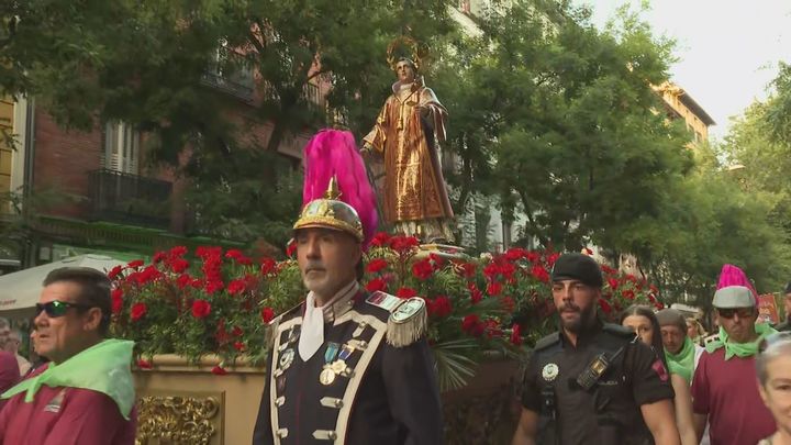 Lavapiés sacó en procesión a su patrón San Lorenzo