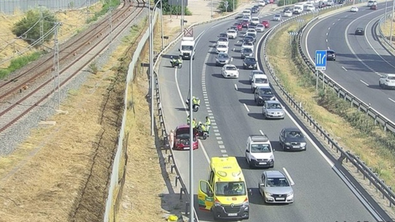 Retenciones de tráfico en la A-3 en Arganda del Rey por el puente del 15 de agosto