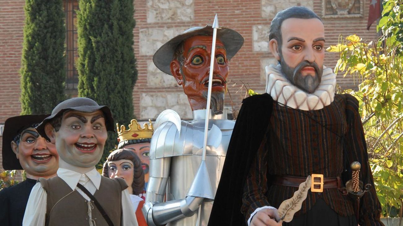 Comparsa de Gigantes y Cabezudos en Alcalá de Henares