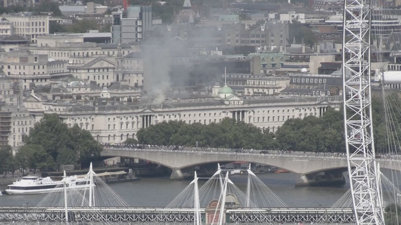 Incendio en el histórico edificio de Londres Somerset House