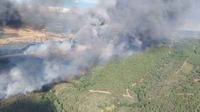 Evacuada la población de Sejas de Aliste y cortada la N-122 por el incendio de Trabazos (Zamora)