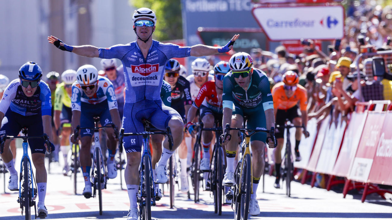 El ciclista australiano Kaden Groves, del Alpecin, celebra su victoria en la segunda etapa de la Vuelta a España