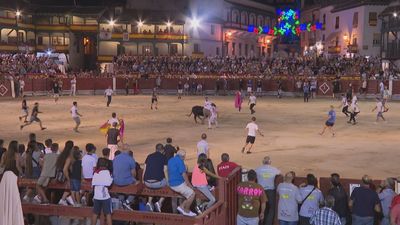 Un encierro nocturno pone el broche a las fiestas de Chinchón