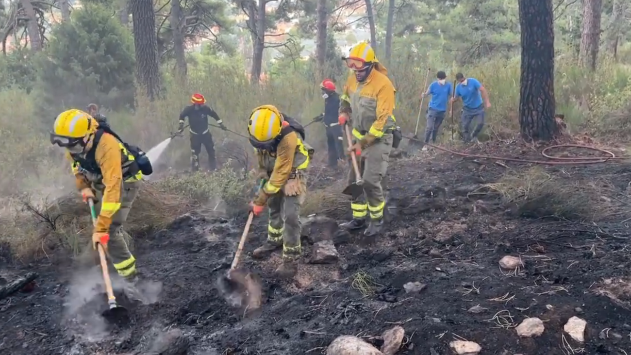 Extinción de un incendio en el Monte Abantos, en 2024