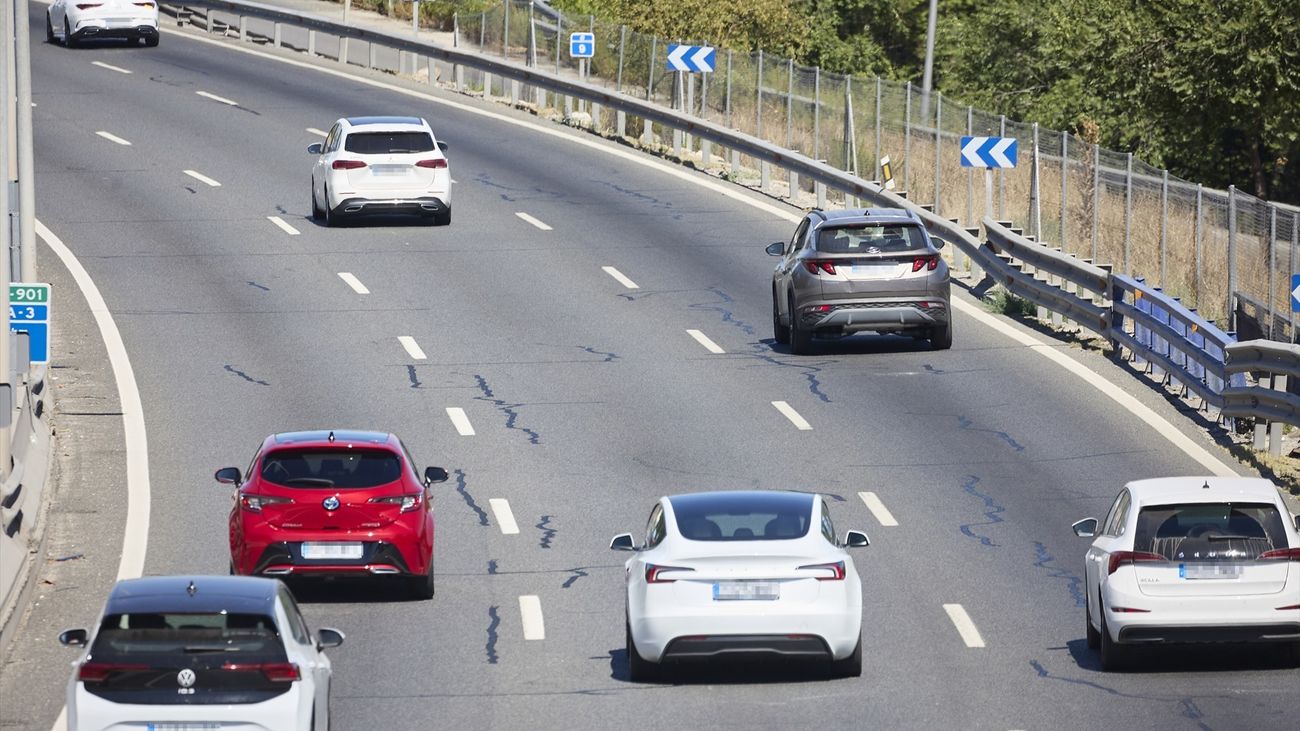 Varios coches circulan por la A-3