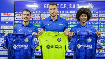 El Getafe presenta a sus tres nuevos fichajes: Sola, Peter Federico y Letáček