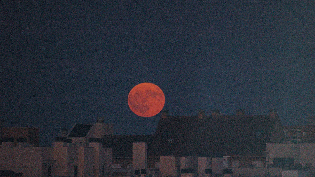 Salida de la Luna sobre Madrid el 19 de agosto de 2024