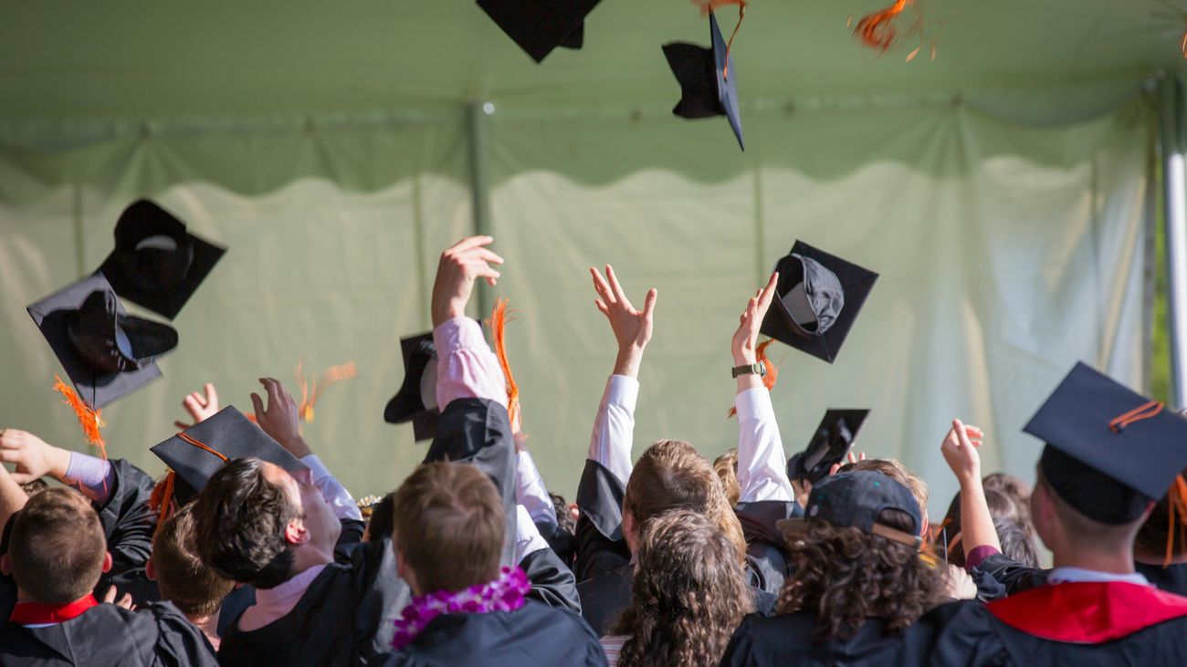 Casi el 80% de los españoles recién graduados consiguieron trabajo en 2023