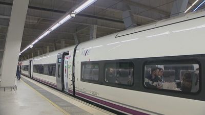 Una avería en un tren Avril provoca retrasos en la línea entre Galicia y Madrid