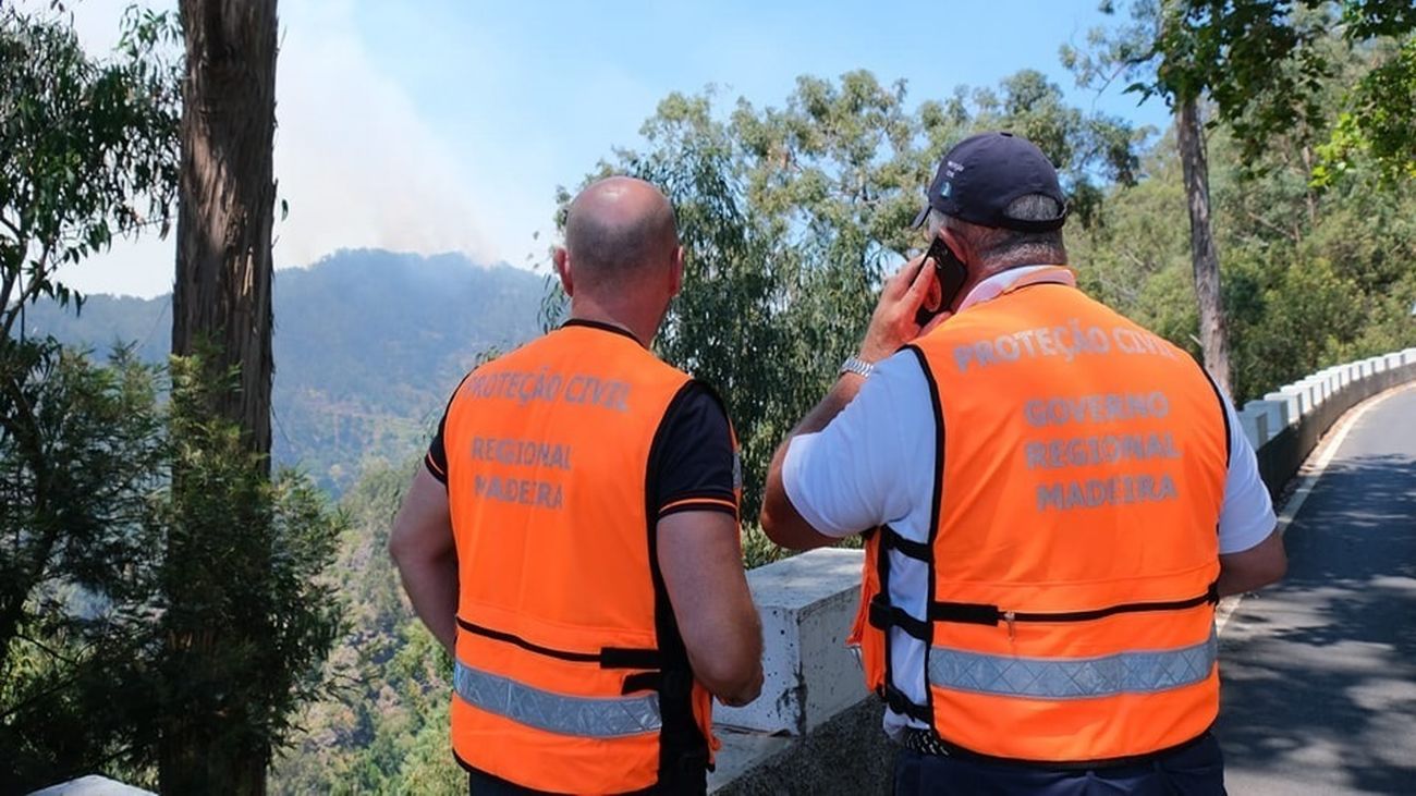 Miembros de Protección Civil de Madeira