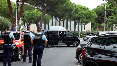 Un policía, herido en un atentado contra una sinagoga en el sur de Francia