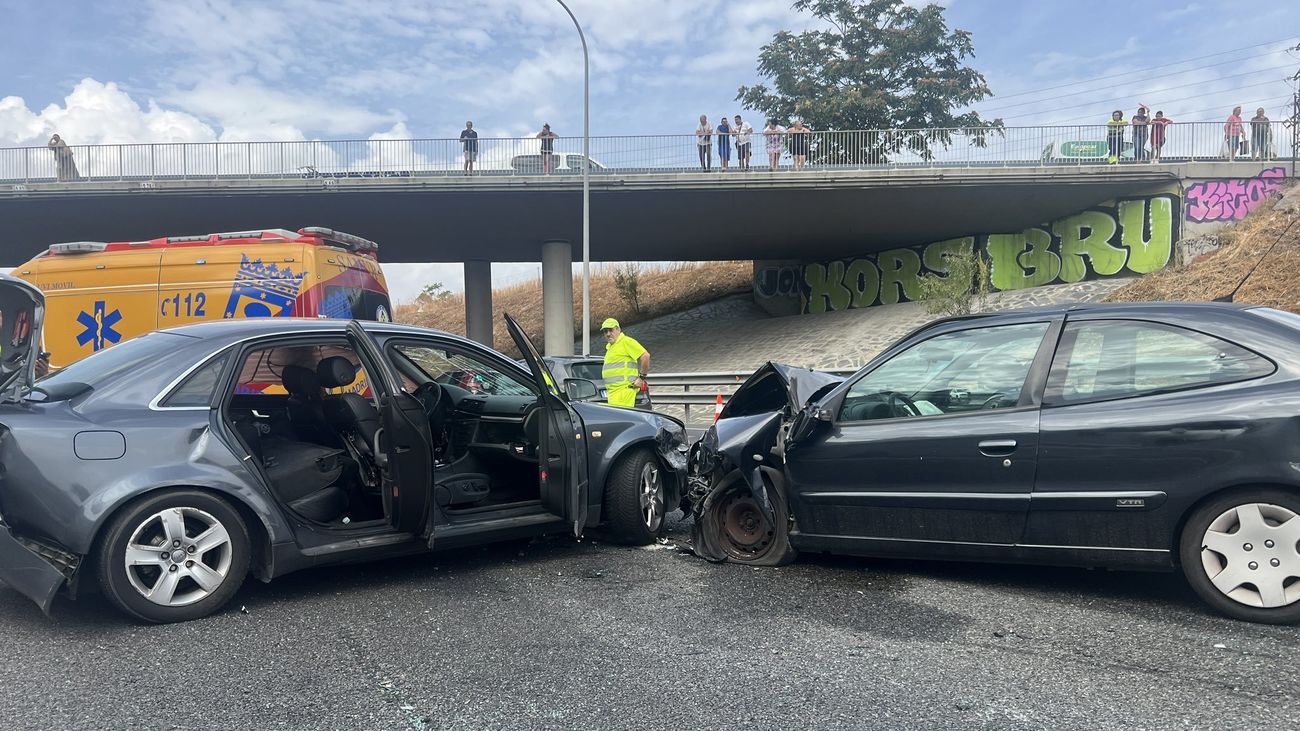 Tres heridos y varios kilómetros de atasco por un choque entre varios vehículos en la M-40