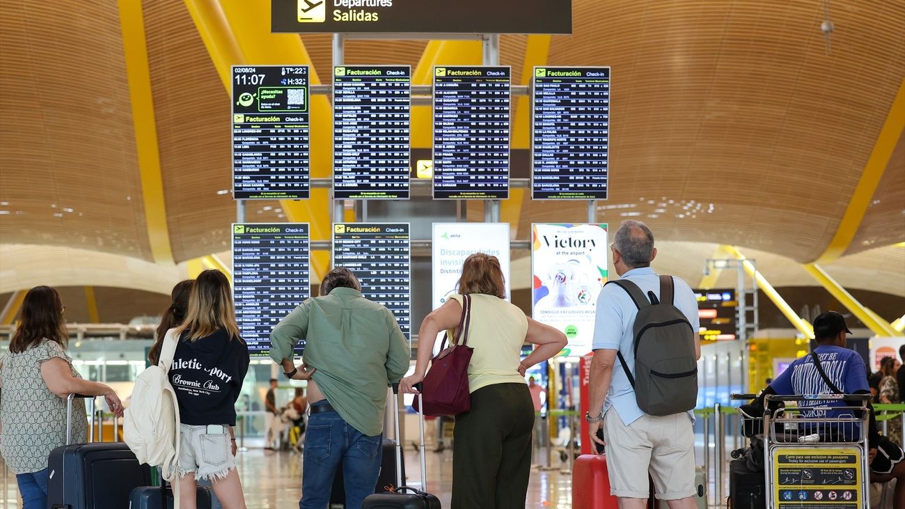 Varias personas en el Aeropuerto Adolfo Suárez Madrid-Barajas