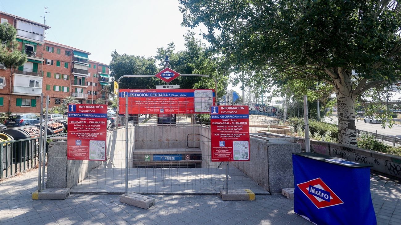 Estación de metro de Begoña cerrada durante las obras de la línea 10 de Metro