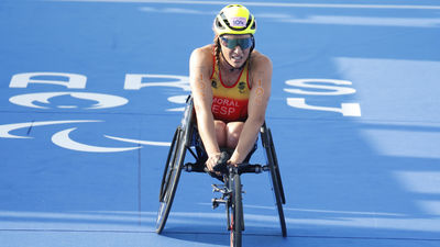 Eva Moral, cuarta, roza repetir la medalla de bronce en el triatlón