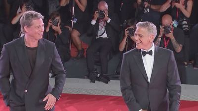 Brad Pitt y George Clooney revolucionan la noche en Venecia