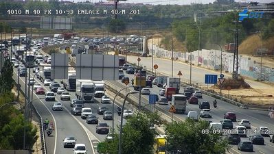 Gran atasco en la M-40 por el accidente de un motorista, cerca del estadio Metropolitano