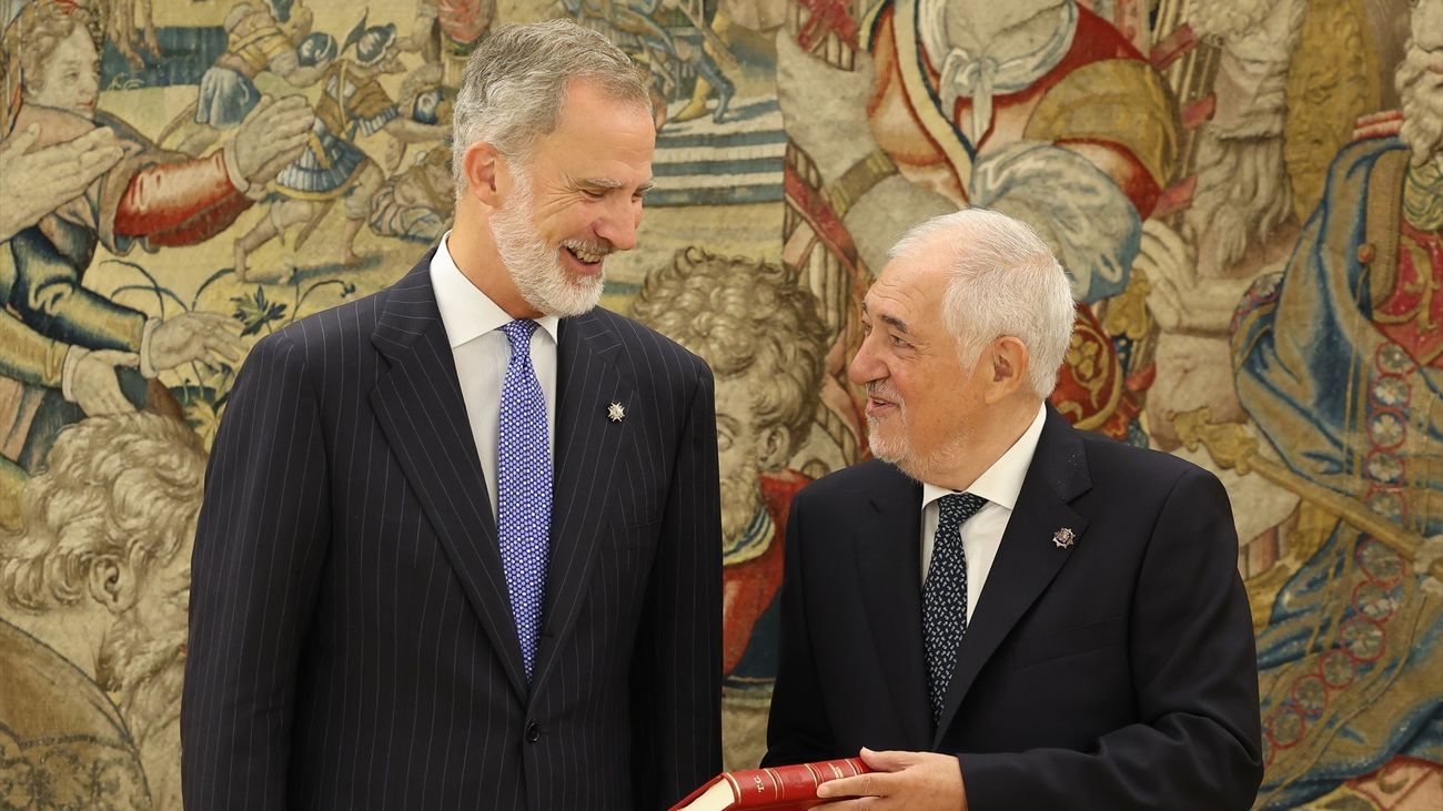 El Rey Felipe VI  recibe en audiencia al presidente del Tribunal Constitucional, Cándido Conde-Pumpido