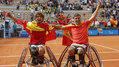 Dani Caverzaschi y Martín de la Puente ganan un bronce histórico en tenis en silla