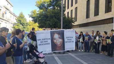 Más de medio centenar de personas se concentran para pedir justicia para Esther López en Valladolid