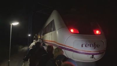 La avería de un tren de Renfe provoca una demora de tres horas a casi 200 pasajeros