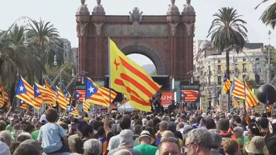 Miles de independentistas se movilizan para pedir “Independencia” en cinco ciudades catalanas