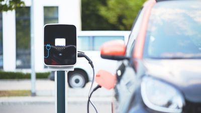 Se desploman las ventas de coches eléctricos en agosto, registrando la mayor caída del histórico