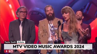 Taylor Swift se acuerda de su novio tras conquistar los MTV VMA con siete premios