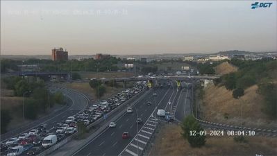 Retenciones de ocho kilómetros en la M-40 por un accidente de tráfico en Vallecas