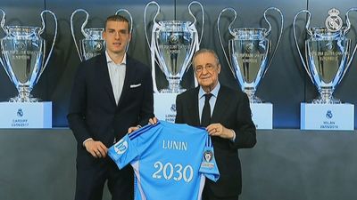 Lunin renueva su contrato con el Real Madrid hasta 2030