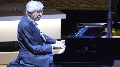 Manuel Alejandro, icono de la balada en español, Medalla Internacional de las Artes de Madrid