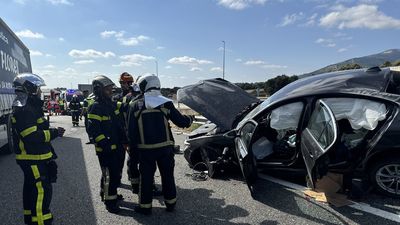 Un accidente en la A-6 complica el tráfico con varios kilómetros de retenciones