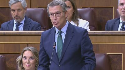 Feijóo acusa a Sánchez de “censura y persecución” y le compara con Franco