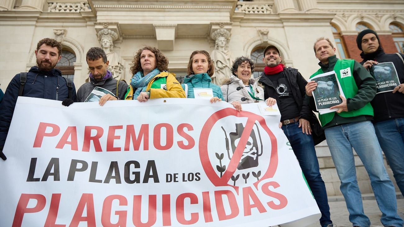 Manifestación frente al Ministerio de Agricultura contra el uso de plaguicidas