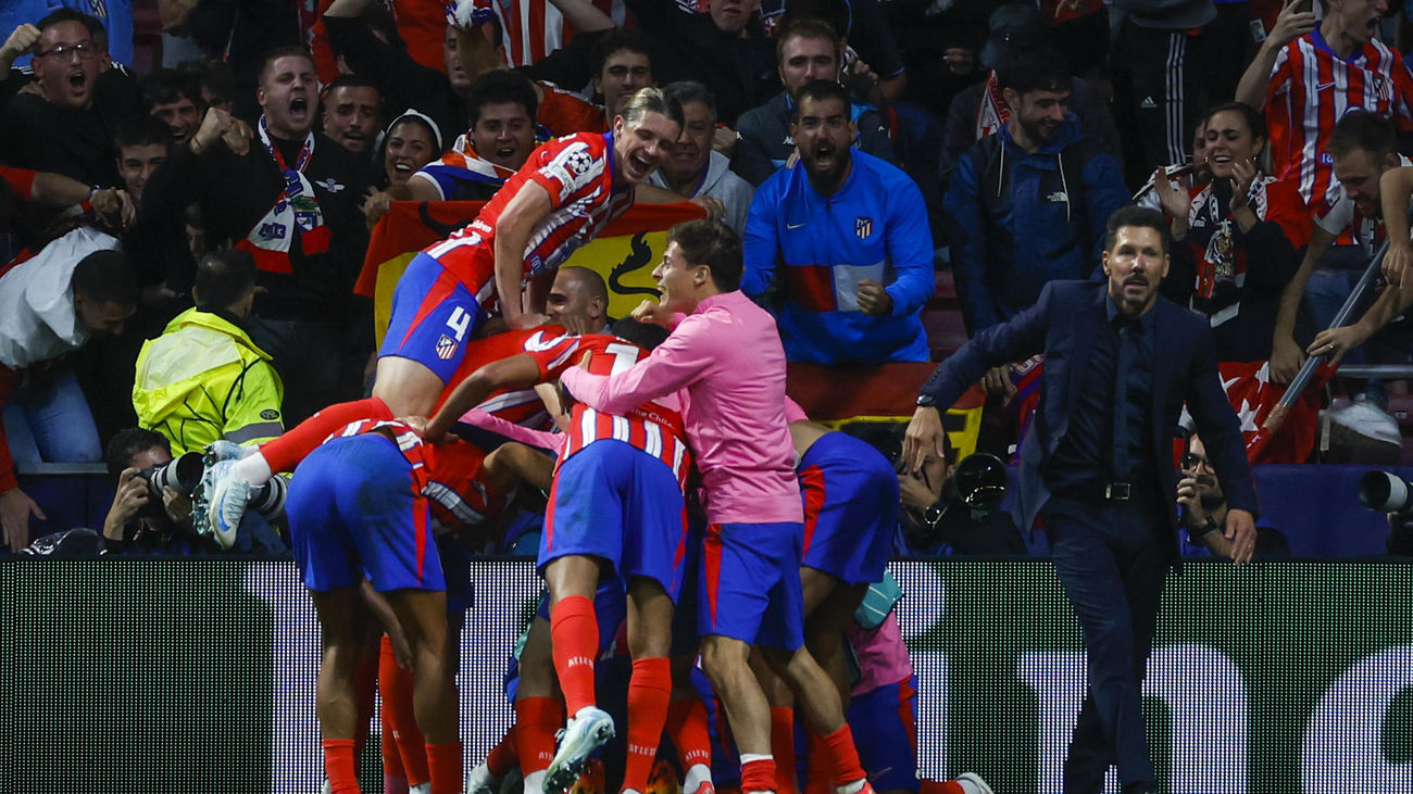 Los jugadores del Atlético de Madrid celebran el segundo gol ante el Leipzig en Liga de Campeones