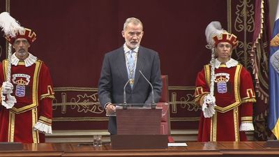 Felipe VI resalta su "compromiso" con Canarias por su "humanidad" en la acogida de migrantes