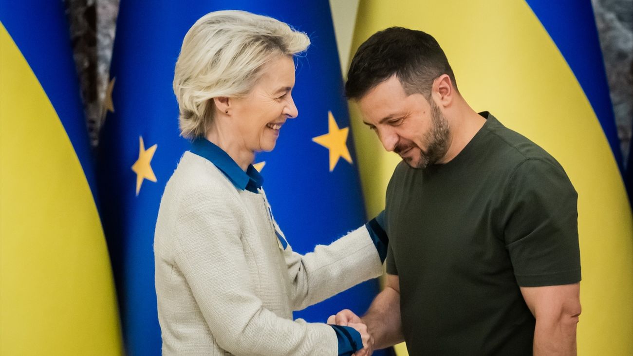 Ursula von der Leyen, presidenta de la Comisión Europea con el presidente de Ucrania, Volodimir Zelenski.