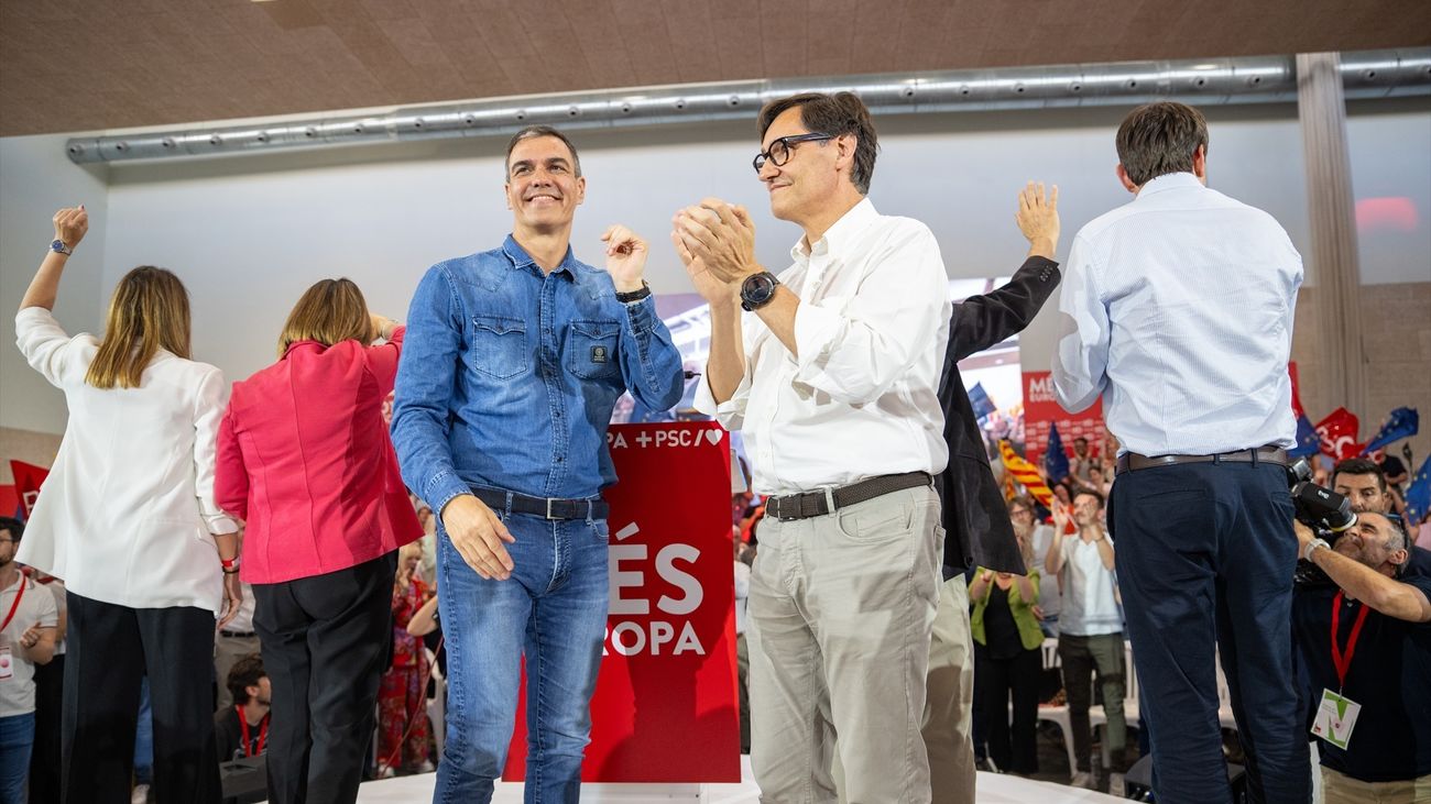 El presidnte del Gobierno, Pedro Sánchez, y el primer secretario del PSC, Salvador Illa